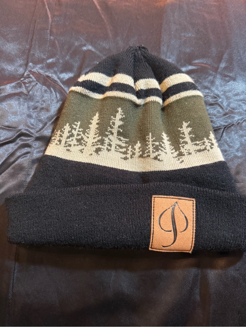 Aspen Men's Knit Beanie with Tree Pattern - Black & Olive
